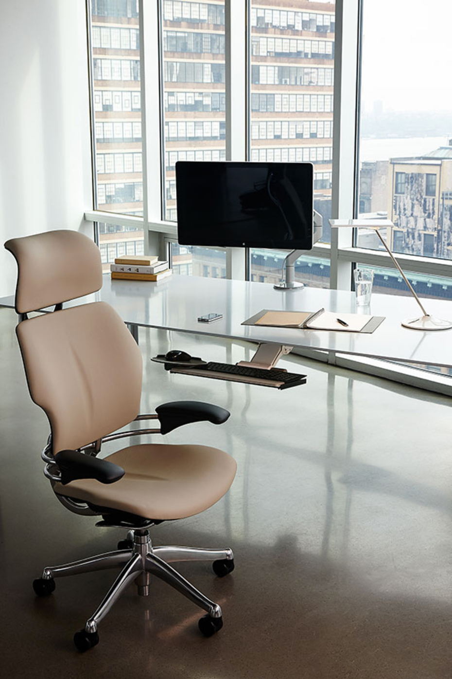 Freedom by Humanscale: the world&#039;s simplest and smartest office chair